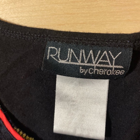 Runway by Cherokee Scrub Top Large (IW) - Picture 5 of 8